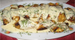 Překvapte své blízké skvělým a rychlým nedělním obědem! Tato kuřecí prsíčka se sýrovou omáčkou nemají konkurenci