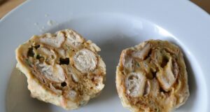 Tradiční český guláš s houskovými knedlíky