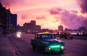 Automobilová revoluce: Jak se měnily technologie a design automobilů