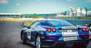 Průvodce moderními technologiemi v automobilovém průmyslu: Co vám neřeknou prodejci aut