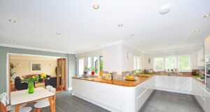 Tradiční český guláš s knedlíkem