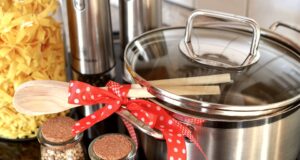 Tradiční český guláš s knedlíky