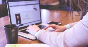 Technika v praxi: Výhody a nevýhody automatizace v každodenním životě