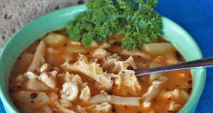 Tradiční česká vepřová pečeně s knedlíky a zelím