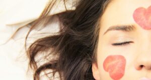 Výběr parfémů podle osobnosti: Jak najít ten pravý vůně pro sebe