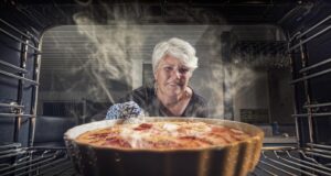 Pražský guláš s houskovými knedlíky